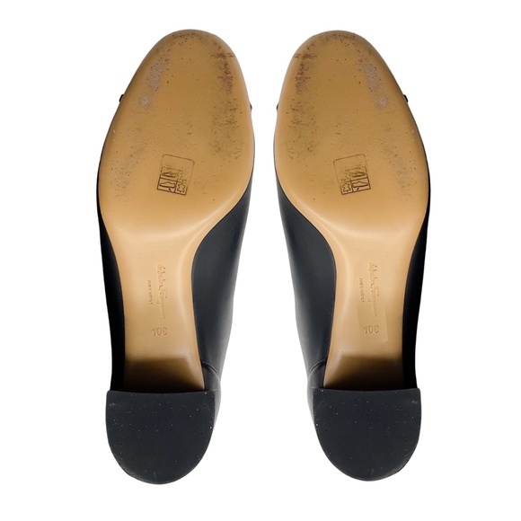 SALVATORE FERRAGAMO BLACK / GOLD CHAIN DETAIL PATENT LEATHER CAP TOE LEATHER ANK - Picture 7 of 9